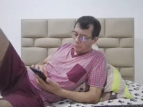 skinnylatino51 online show from May 2026 12:15:01 AM