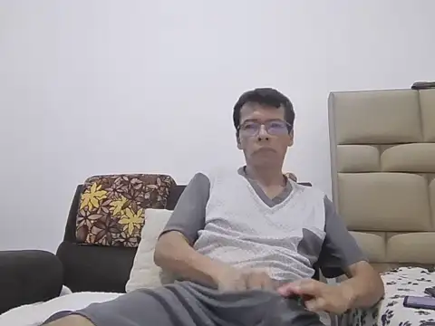 skinnylatino51 online show from May 2026 01:03:02 AM