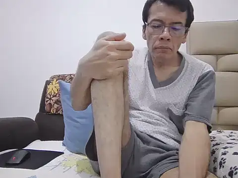 skinnylatino51 online show from May 2026 12:30:02 AM