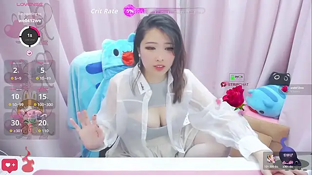 Snapshot of momoLoveLuna chatting on April 2026 02:22:01 PM momoLoveLuna online show from April 2026 02:22:01 PM
