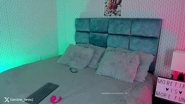 karoliine jones online show from December 2025 11:42:02 PM