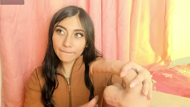 Alanaloiiss  online show from May 2026 08:14:02 PM