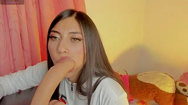 Alanaloiiss  online show from May 2026 04:42:02 AM