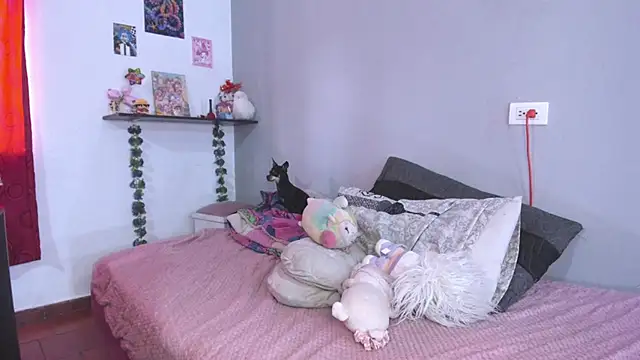 Emmantho online show from October 2025 05:08:01 PM