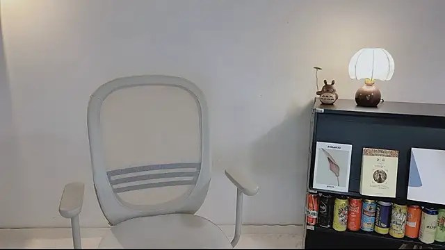 Onechestnut online show from April 2026 05:14:01 PM