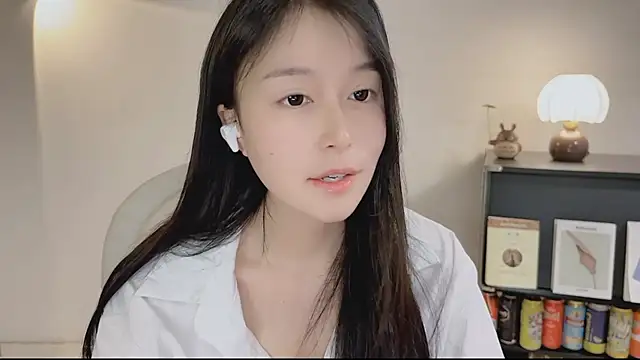 Onechestnut online show from April 2026 12:40:02 PM