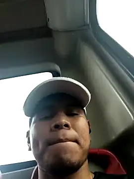 Snapshot of Oscariin96 chatting on February 2026 07:19:02 PM Oscariin96 online show from February 2026 07:19:02 PM