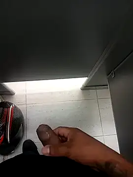 Snapshot of Oscariin96 chatting on February 2026 07:10:01 PM Oscariin96 online show from February 2026 07:10:01 PM