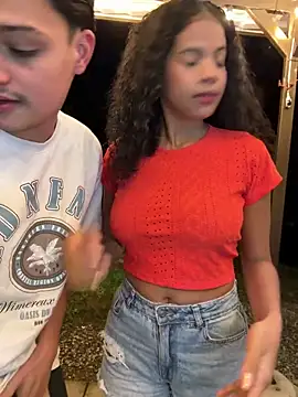 Snapshot of Rose-andres chatting on September 2025 11:42:02 PM Rose-andres online show from September 2025 11:42:02 PM