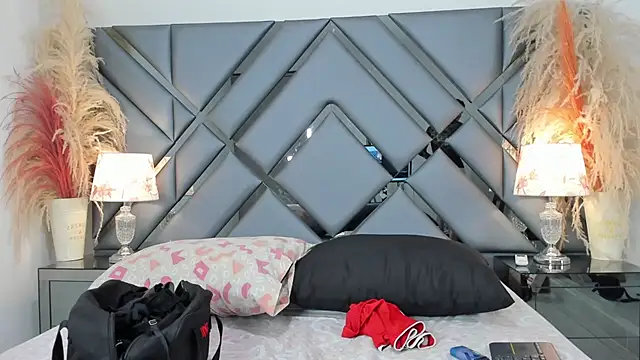 Milan LewisS online show from November 2025 12:31:02 PM