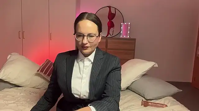 UnderWunder online show from July 2026 03:43:01 PM