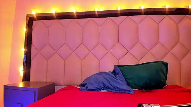 Snapshot of Scarletbigbug chatting on September 2025 06:35:02 PM Scarletbigbug online show from September 2025 06:35:02 PM