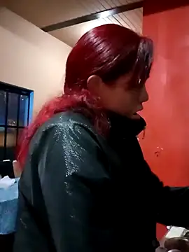 carolinhe  online show from October 2025 01:23:02 PM