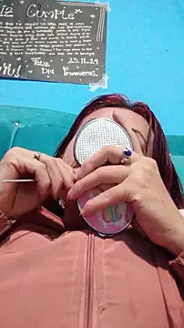 Snapshot of carolinhe_ chatting on November 2025 04:26:02 AM carolinhe online show from November 2025 04:26:02 AM