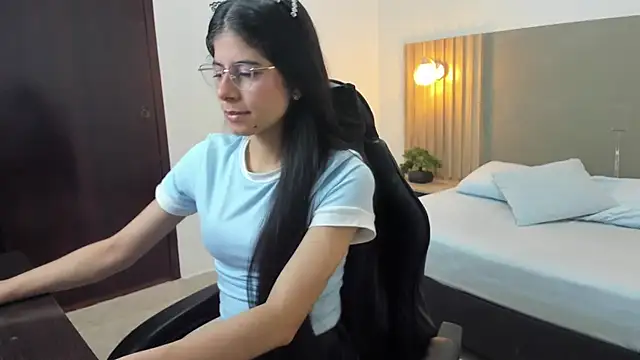 Snapshot of carlina_15 chatting on September 2025 12:26:01 PM carlina 15 online show from September 2025 12:26:01 PM