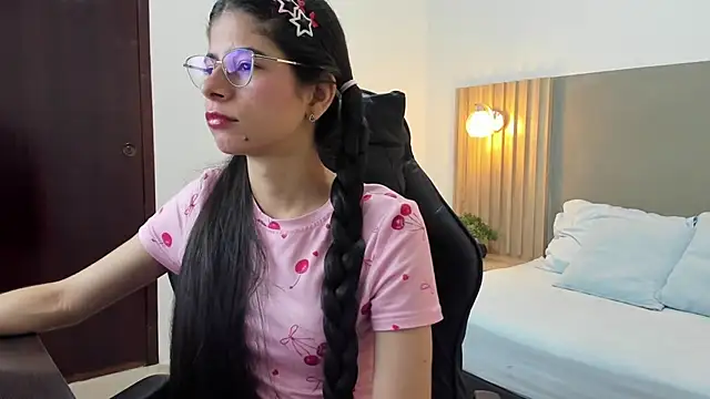 Snapshot of carlina_15 chatting on September 2025 12:16:01 PM carlina 15 online show from September 2025 12:16:01 PM