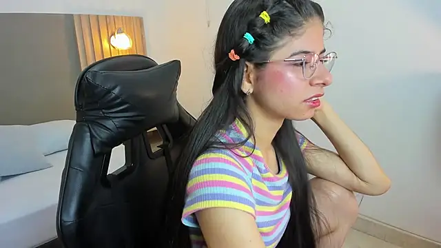 Snapshot of carlina_15 chatting on October 2025 12:22:02 PM carlina 15 online show from October 2025 12:22:02 PM