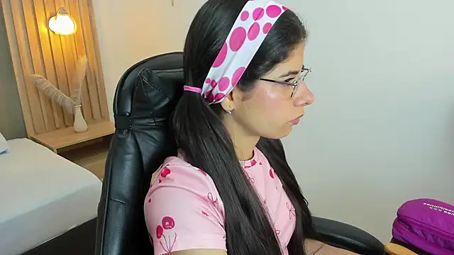 Snapshot of carlina_15 chatting on October 2025 12:25:01 PM carlina 15 online show from October 2025 12:25:01 PM