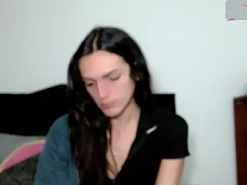 Snapshot of x_isabella_x chatting on December 2025 03:32:02 PM x isabella x online show from December 2025 03:32:02 PM