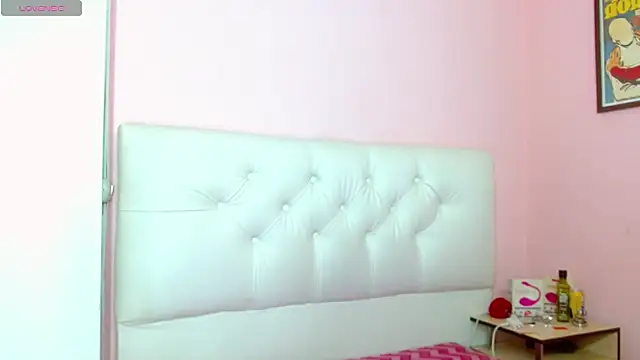 Snapshot of x_isabella_x chatting on February 2026 07:39:01 PM x isabella x online show from February 2026 07:39:01 PM