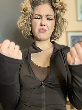 Snapshot of KellyKeler chatting on December 2025 02:14:02 PM KellyKeler online show from December 2025 02:14:02 PM