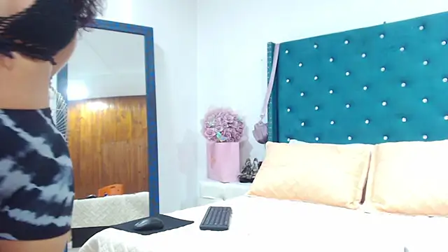 KimScarleth online show from September 2025 04:32:02 PM