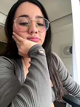 Michelle Zoe online show from November 2025 05:01:01 PM