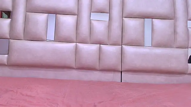 Snapshot of emmacurvy chatting on October 2025 03:06:02 AM emmacurvy online show from October 2025 03:06:02 AM