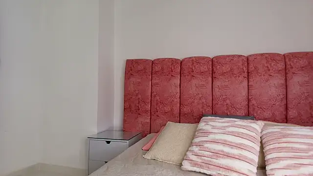 emmacurvy online show from December 2025 03:01:02 AM