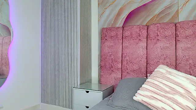 emmacurvy online show from February 2026 03:03:02 AM