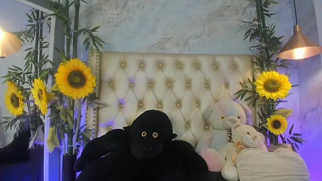 Snapshot of LittleeJaz chatting on May 2026 05:46:02 AM LittleeJaz online show from May 2026 05:46:02 AM