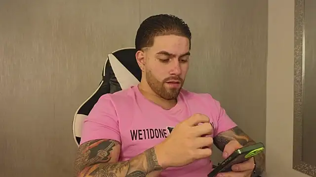 Ades Lowe online show from November 2025 12:00:02 PM