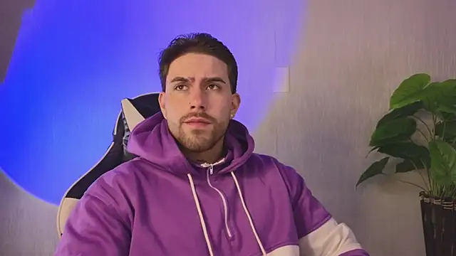 Ades Lowe online show from November 2025 10:38:02 AM