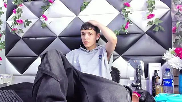 Snapshot of Megan_Thompson_ chatting on October 2025 02:04:01 AM Megan Thompson online show from October 2025 02:04:01 AM