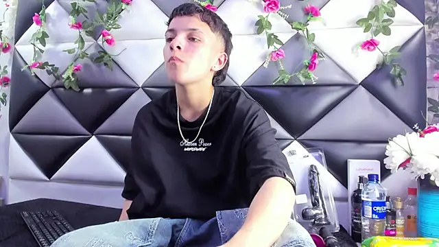 Megan Thompson  online show from December 2025 02:30:01 AM