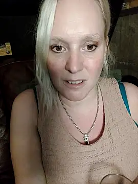 Bouncy-Bella28X online show from September 2025 09:41:02 PM