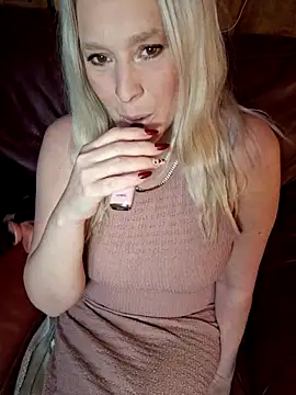 Bouncy-Bella28X online show from February 2026 09:13:02 AM