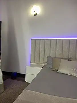 Mia Roswell online show from July 2026 03:01:01 AM