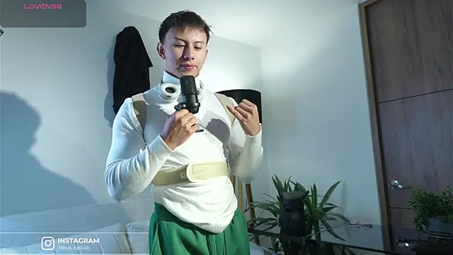 Snapshot of DeusbelliS chatting on December 2025 12:10:01 PM DeusbelliS online show from December 2025 12:10:01 PM