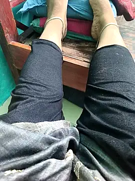 Villageanuty online show from April 2026 12:43:01 PM