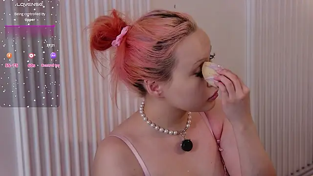 Snapshot of AsiaVegas chatting on November 2025 04:44:01 PM AsiaVegas online show from November 2025 04:44:01 PM