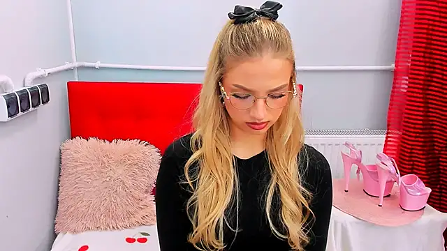 EvetteRose online show from May 2026 02:33:01 PM