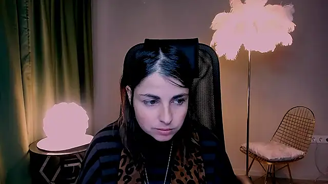 Snapshot of MartaEdams chatting on December 2025 08:12:01 AM MartaEdams online show from December 2025 08:12:01 AM