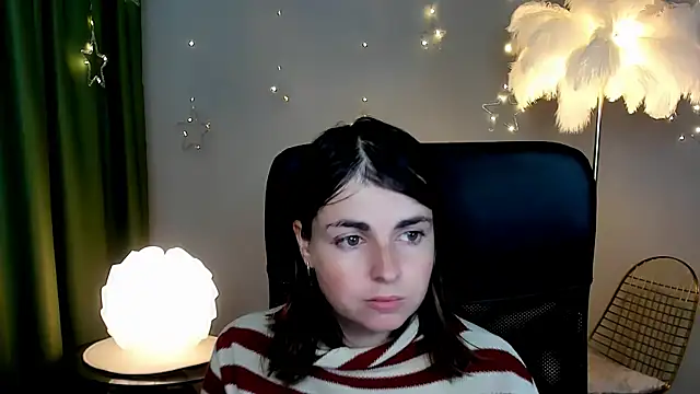 Snapshot of MartaEdams chatting on December 2025 06:19:01 AM MartaEdams online show from December 2025 06:19:01 AM