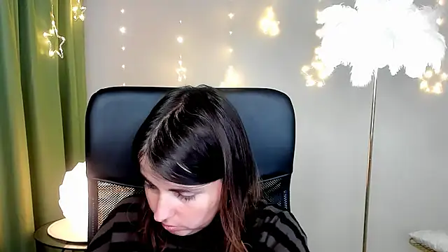 Snapshot of MartaEdams chatting on December 2025 06:11:01 AM MartaEdams online show from December 2025 06:11:01 AM