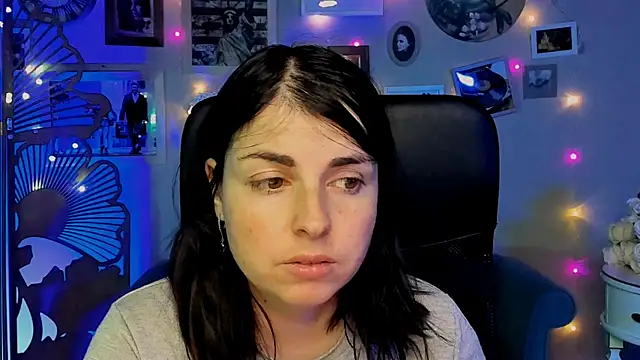 Snapshot of MartaEdams chatting on January 2026 06:18:02 AM MartaEdams online show from January 2026 06:18:02 AM