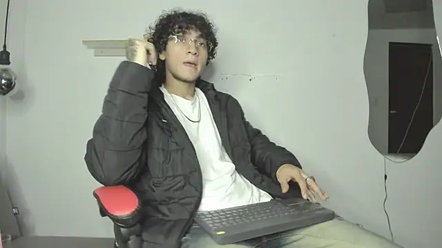 Snapshot of JackesTaylor chatting on November 2025 05:17:01 AM JackesTaylor online show from November 2025 05:17:01 AM