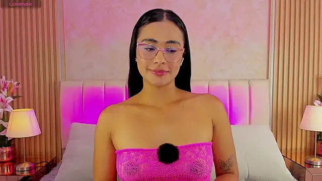 Snapshot of ZOEBARLOWE chatting on February 2026 07:06:02 PM ZOEBARLOWE online show from February 2026 07:06:02 PM