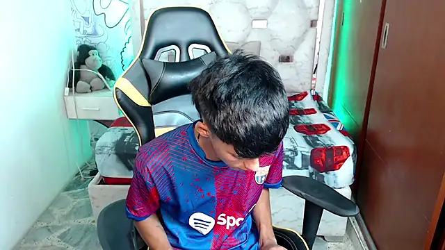 yiisu  online show from October 2025 12:14:02 PM