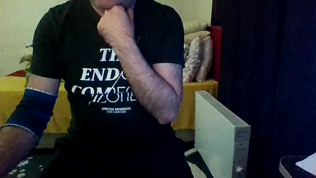 Snapshot of st206boy chatting on March 2026 11:32:02 PM st206boy online show from March 2026 11:32:02 PM